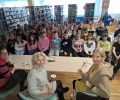 Prijetno druženje učencev 4. in 5. razreda z ekipo  ustvarjalk radijske igre Radia Slovenija ob radijski igri Komarji svatbo so imeli